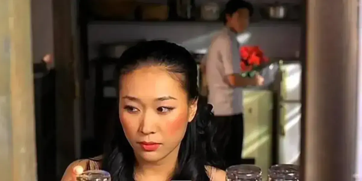《爱的色放》_2001年韩国经典之作_朴在浩执导演绎偷窥禁忌之恋_光州事件背景下未删减高清_中文字幕网盘资源免费获取