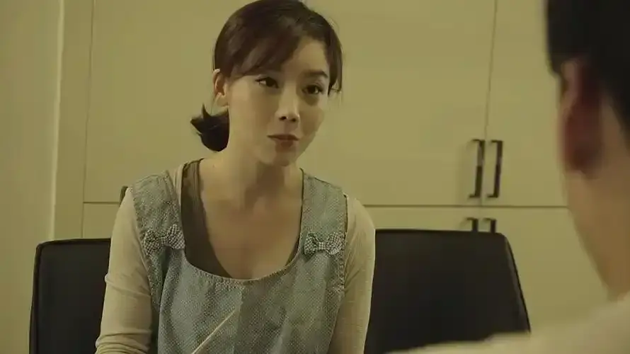 《妈妈的职业》全集蓝光画质在线观看_无删减完整版免费放送_策驰影视×飞牛影院无广告纯净极速播放——当职场母亲遭遇家庭与事业的难题，现代女性开启生存博弈
