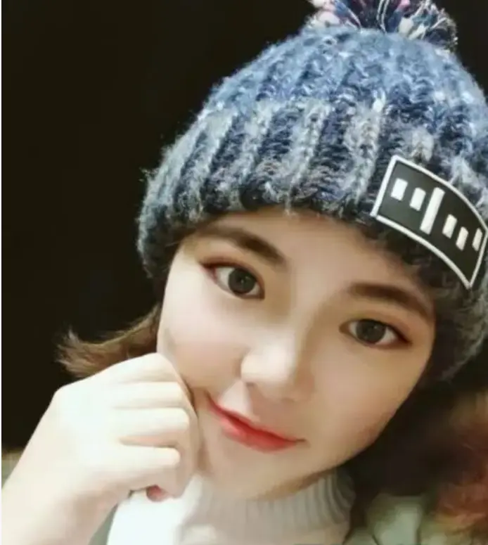 女法官刘亚格被指时间管理大师，豪车名表彰显奢华，一天连战三位男友，刘亚格的生活令人惊叹！