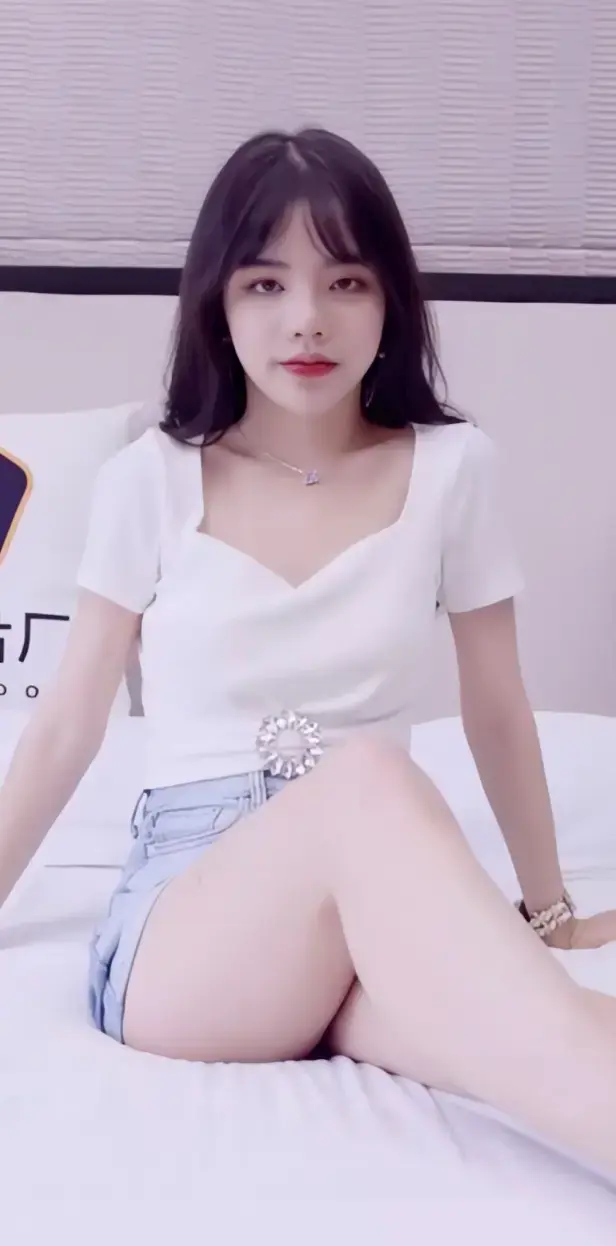 记录少女心路蜕变的暗黑影像诗-潘甜甜三部曲凭啥全网疯抢？