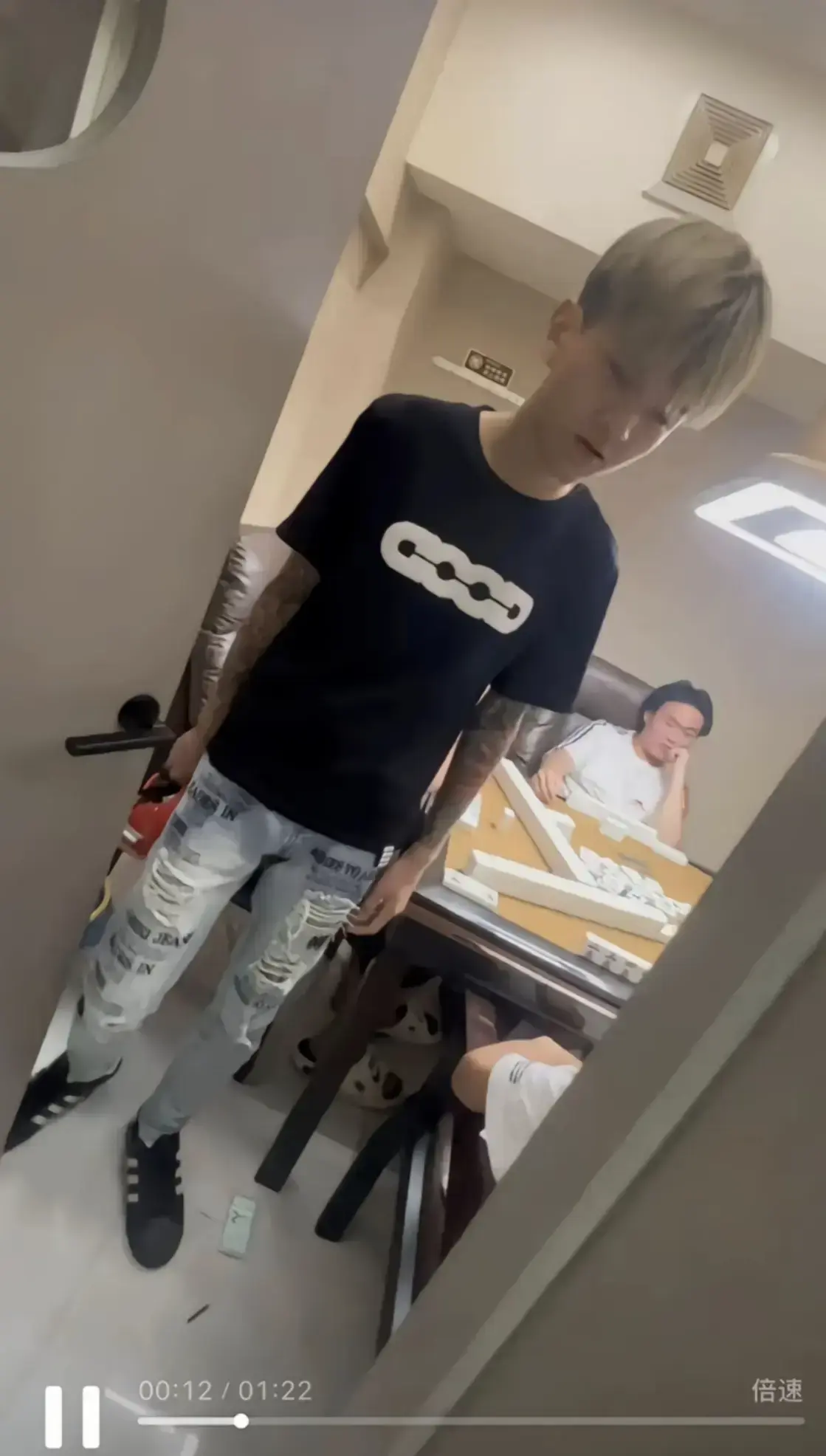 《国服达摩潮汕网红事件》全揭秘-麻将室3秒18拳4K超高清视频-女票被摸手冲突始末