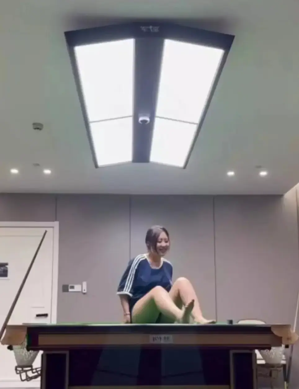 《江苏东台名爵台球厅事件》引发热议，江苏东台名爵台球厅现助教风波，隐秘视频流出含特别待遇，流畅不卡顿在线看！