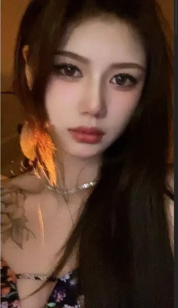 《丽枫酒店前台钟佩琪》高清全集免费在线观看，“女大学生下海”事件全揭秘，《丽枫酒店前台钟佩琪》未删减版资源网盘下载-星辰影院