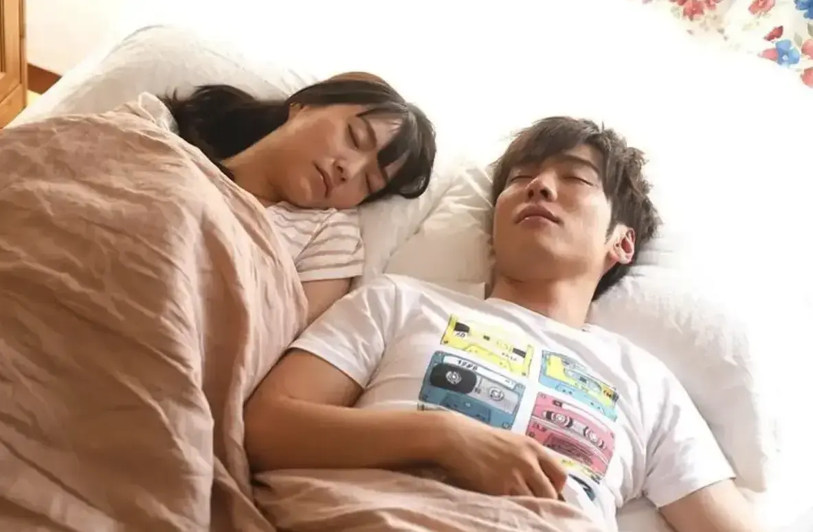 日本电影《SILK》1080P高清无删减版免费在线观看 - 感受远距离爱恋的破碎温柔 - 星辰影院热映佳作