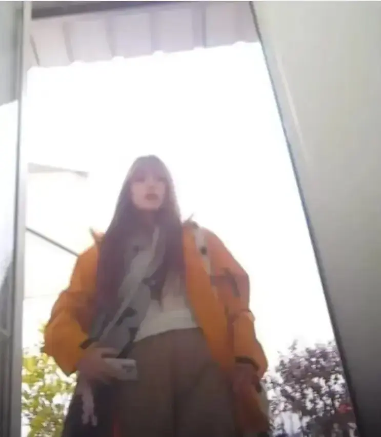 福利来袭！《抖音木木橙色冲锋衣厕所》高清全集在线观看，未删减内容无广告，独家提供蓝光画质网盘资源，1080P观影体验超棒！