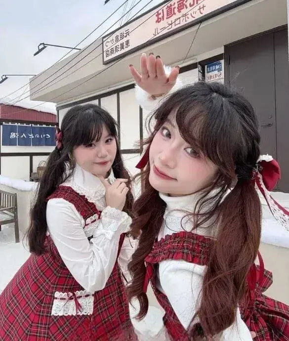 《成都莉莉岛》抖音热搜来袭，冲锋衣黄色场景超带感，未删减全视频合集上线，中文版全集免费无广告在线观看！