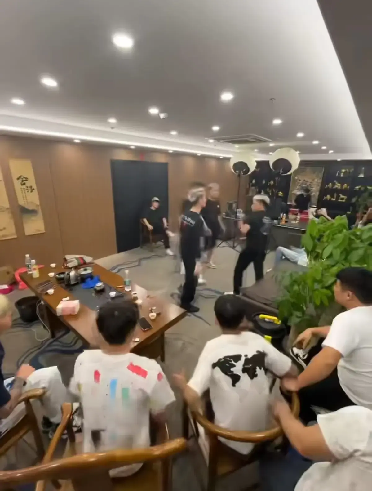 免费看《海南陈虎任vs荣少冲突后续》，1080P高清画质播放后续视频，热门黑料资源全揭秘，无广告在线看！