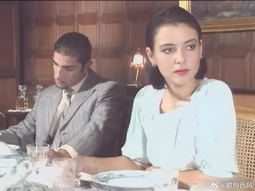 《大象女王1997》意大利原版电影全集中字免费在线，赛仑修复版1080P高清呈现-大象女王1997流畅观影不卡顿-