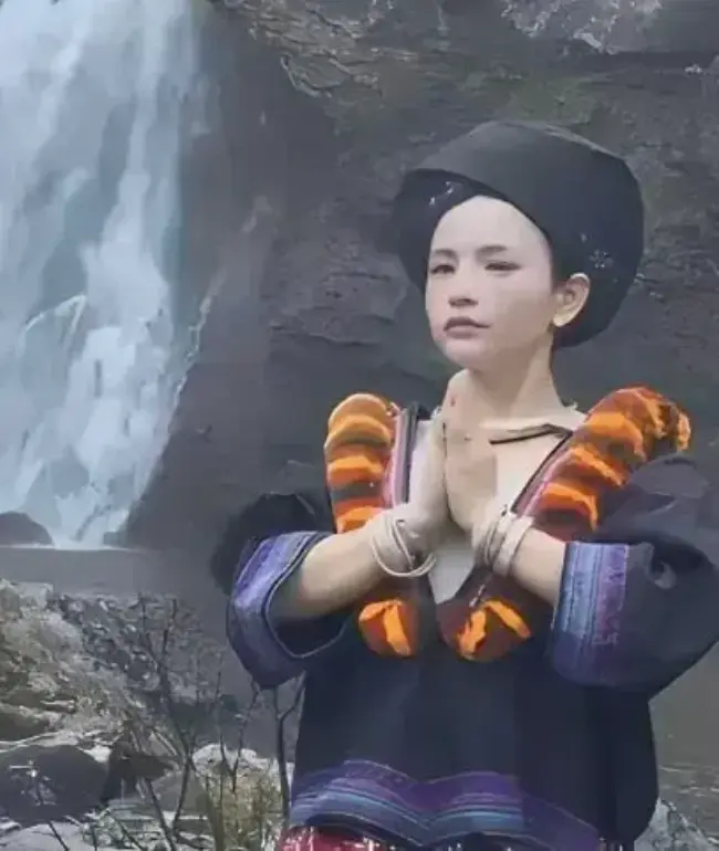樱花动漫助力，《苗族瀑布女孩》高清全集无广告在线观看 - 免费网盘资源分享 - 《苗族瀑布女孩》，VS影院持续更新