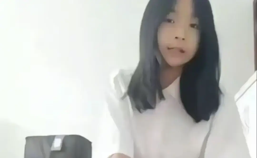 《张婉莹女孩写作业事件》视频免费看-张婉莹暑假写作业全记录-高清无删减张婉莹写作业视频-多网盘资源下载